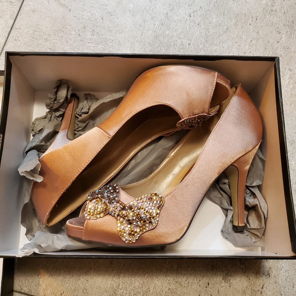 Pacamena by Menbur New silk heels